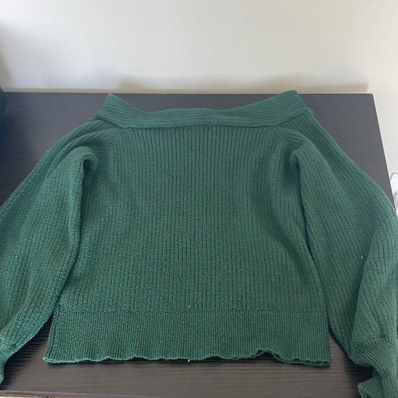 Off the shoulder forest green sweater size M - Picture 4 of 4